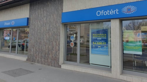 Ofotért üzlet homlokzata Budapesten, az Üllői út 383. szám alatt.