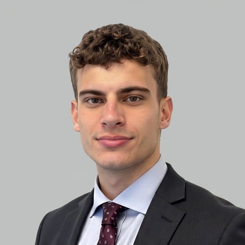 Headshot of Nicholas DeLaurentis, a wealth advisor at Chase