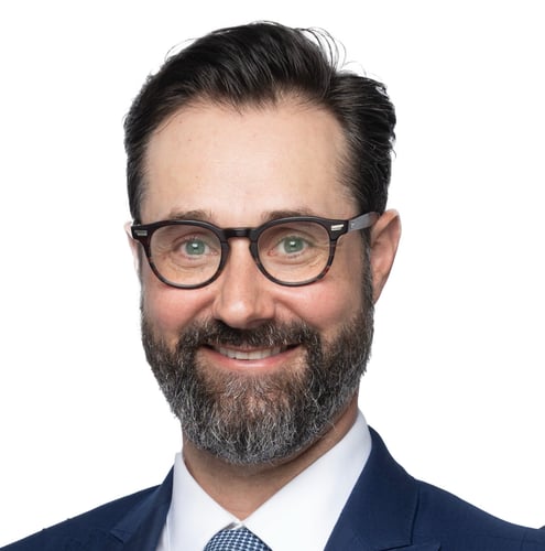 Headshot of Andrew Travis.