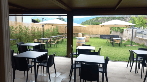 locale con giardino