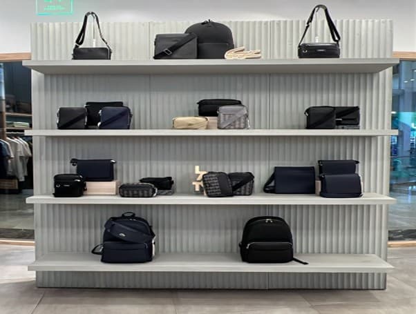 Close Up - Store