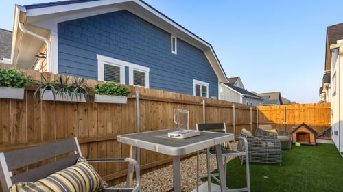 Pet friendly backyard at avilla reserve in Justin, TX