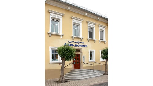 Aussenansicht der Adler-Apotheke
