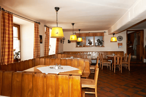 Gasthaus, Hotel und Fleischerei Hirsch GmbH in Groß Gerungs