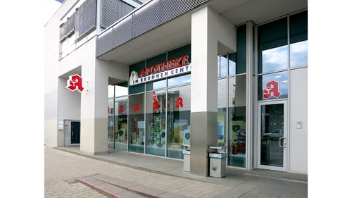 Aussenansicht der Apotheke im Brunnen Center