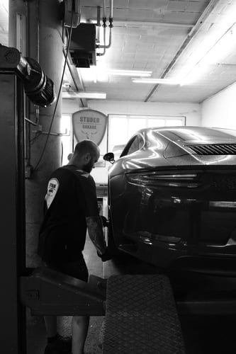 Garage Studer AG in Brislach: Ihre Autogarage im Laufental und Schwarzbubenland für Service, Wartung, Reparaturen, Reifenservice, Radwechsel, MFK-Vorbereitung sowie Fahrzeugkauf und -verkauf. Sympathisch, einfach, fair.