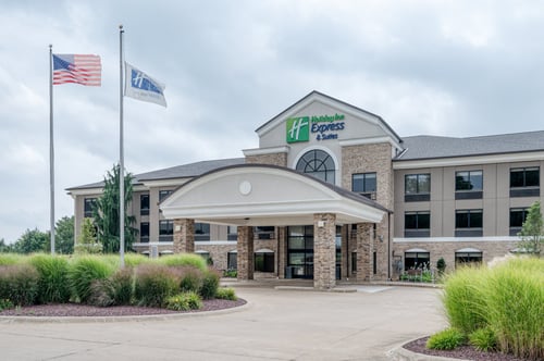 Welcome to Holiday Inn Express & Suites Wadsworth!