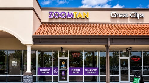 Zoom Tan Store front in Orlando off of Hoffner Avenue