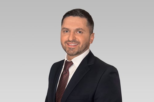Headshot of Vlad Umanskiy, a wealth advisor at Chase