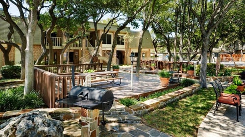Building exterior at Le Montreaux Apartments, Austin, Texas 78759