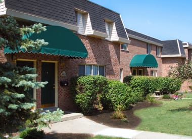 Exterior view of the building at Wentworth Estates, Florence, KY