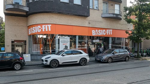 Basic-Fit Brussels Berchem-Ste-Agathe Ch. de Gand - front club outside