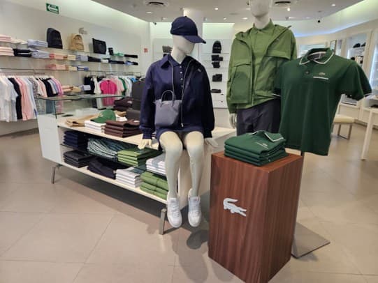 Close Up - Store