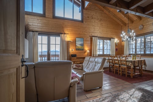 A louer pour les vacances "Le Sorbier", chalet 3 pièces sur 3 niveaux, situation sud-est. Aménagement confortable et agréable au Mayens de Chamoson.