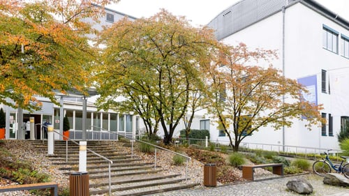 Eingang der Schön Klinik München Harlaching