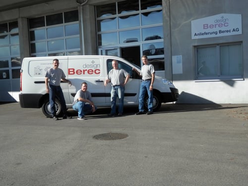 Unser Team mit dem Lieferwagen