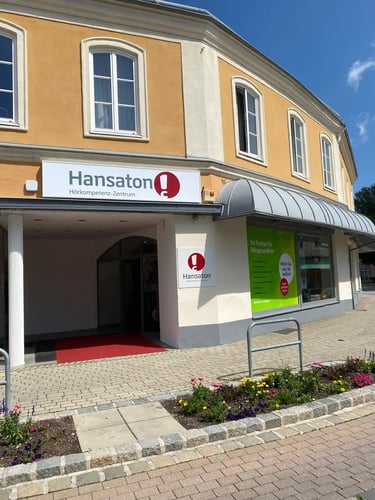 Hansaton Hörkompetenz-Zentrum Hauptpl. 8/9, 2620 Neunkirchen Frontansicht