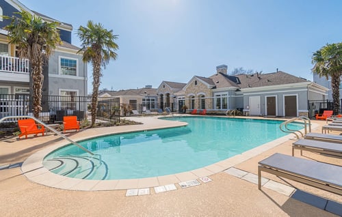 resort style pool at capitol crossing affordable apartments in Austin Texas