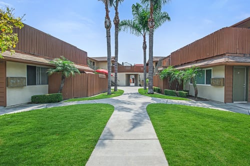 Community Exterior at Kenyon Pointe Apartments in Tustin, CA 92780