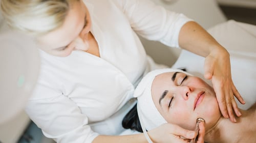 Gesichtsbehandlung bei Kosmetik Klostergasse