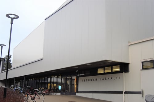 Tesoman jäähallin sisäänkäynti.