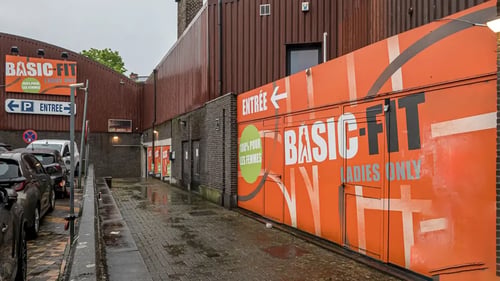 Basic-Fit Liège Rue du Plan Incline Ladies - front club outside