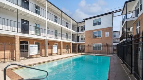 A swimmig pool at The Maxwell, Metairie, LA, 70002