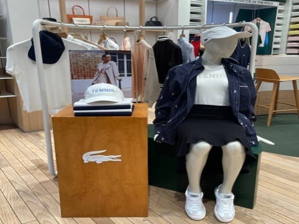 Close Up - Store