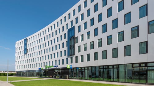 Best hotel to stay few minutes away from the Hauptbanhof Station.