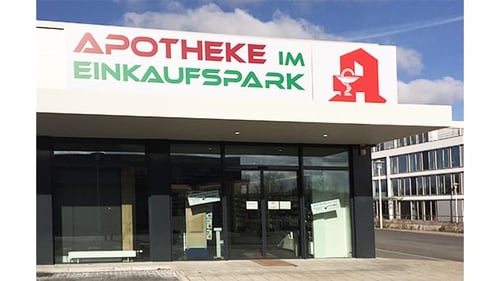 Aussenansicht der Apotheke im Einkaufspark