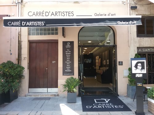 Carré d’artistes est un réseau de plus de 30 galeries d’art en France et à l’international ainsi qu’une galerie en ligne. Venez admirer les œuvres de nos artistes dans la galerie la plus proche de chez vous. Située sur la place aux Huiles, à deux pas du Vieux Port, notre équipe vous accueille pour vous faire découvrir des artistes de talent à travers une sélection d’oeuvres d’art uniques.