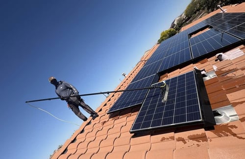 solar panel cleaning and maintenance service