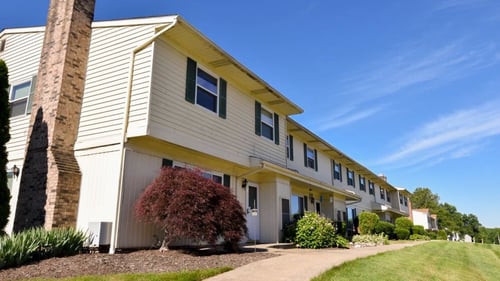 Property Exterior at Huntington Hills Apartments, Stow, OH