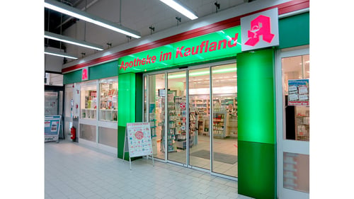 Aussenansicht der Apotheke im Kaufland