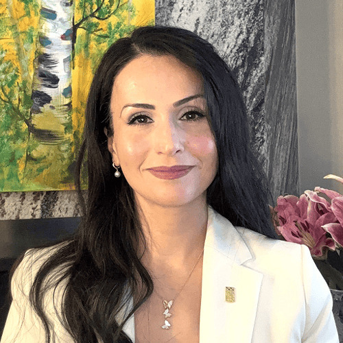 Mina Sadeghi headshot