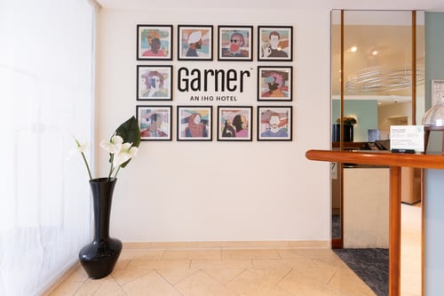 A warm welcome to the lobby of Garner Hotel Aschaffenburg