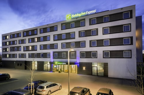parking for guests is available and costs 5,00€ per day