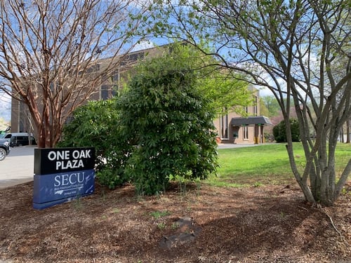 Outside view of the State Employees' Credit Union Asheville-Oak Plaza branch