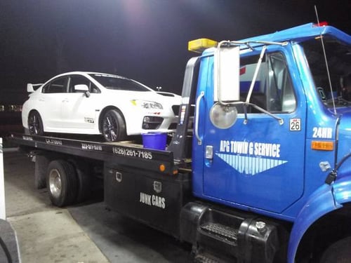 APG Towing and Recovery Grúa
