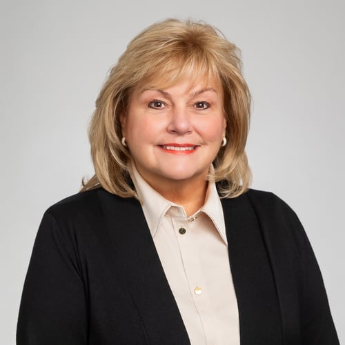 Susan Salter headshot.