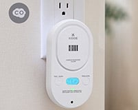 A CO alarm with a Display showing clear.