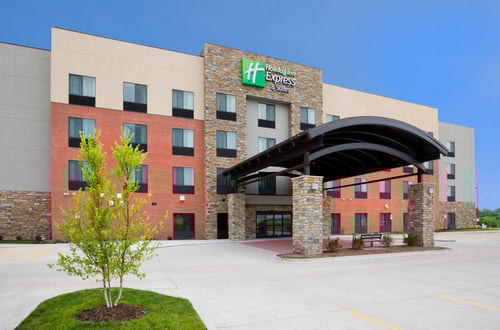 Davenport IA Quad Cities Hotel - Holiday Inn Express & Suites