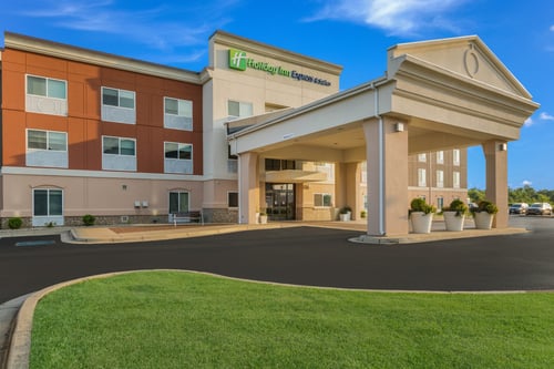 Holiday Inn Express & Suites Jasper hotel exterior & covered entry
