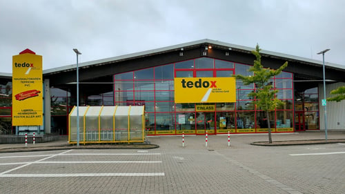 Außenansicht der tedox Filiale in Garbsen