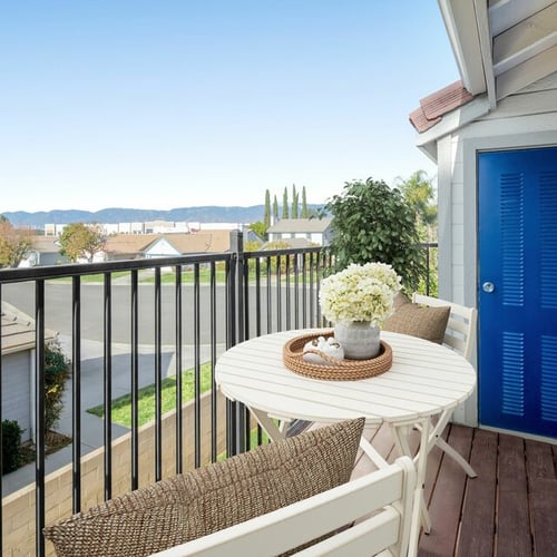 Somerset Apartments - Private Baolcony