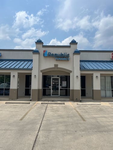 S Seguin Ave, TX Republic Finance Branch