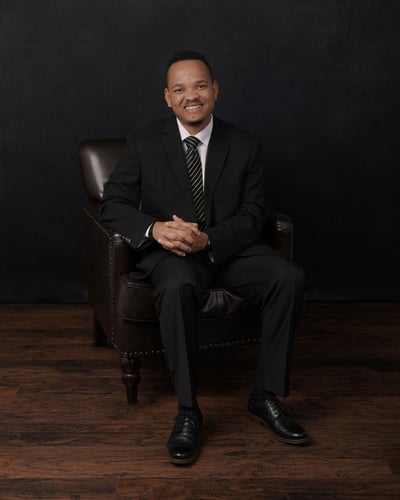 Luis Alvarez Headshot Image