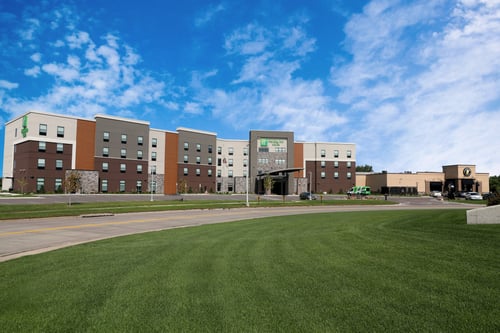 Welcome to Holiday Inn & Suites Sioux Falls - Airport