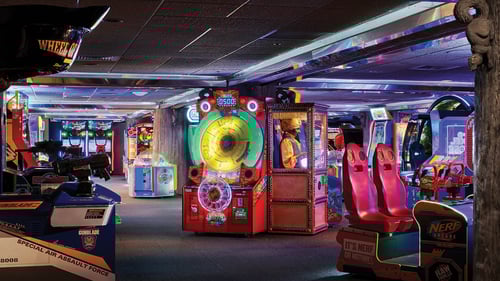 With exciting newer additions like Angry Birds Coin Crash and go-to hits like Minecraft, Jurassic Park, and HALO, discover an exciting mix of games that keep the action going. Plus, hit up classic arcade favorites like Skee-Ball and Air Hockey. There’s no shortage of fun-filled options. Harveys Arcade is your go-to destination for all-ages, fast-paced fun. Ready to cash in on all your winnings? With a 24/7 Prize Hub, you can redeem your tickets for awesome prizes at any time.