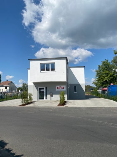 EAD Dirnberger GmbH
Professor-Stahl-Strasse 31
92637 Weiden
Tel: +49 (0) 961 470710
Fax: +49 (0) 961 4707120
info@ead-dirnberger.de
www.ead-dirnberger.de
www.ead-weiden.de
www.ead-regensburg.de